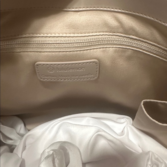 NWT Lululemon Leather Alternative Shoulder Bag
Cashew - Picture 9 of 11